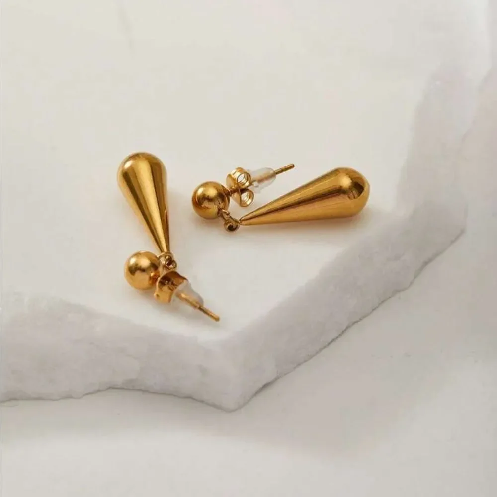 Gold Teardrop Earrings M1540